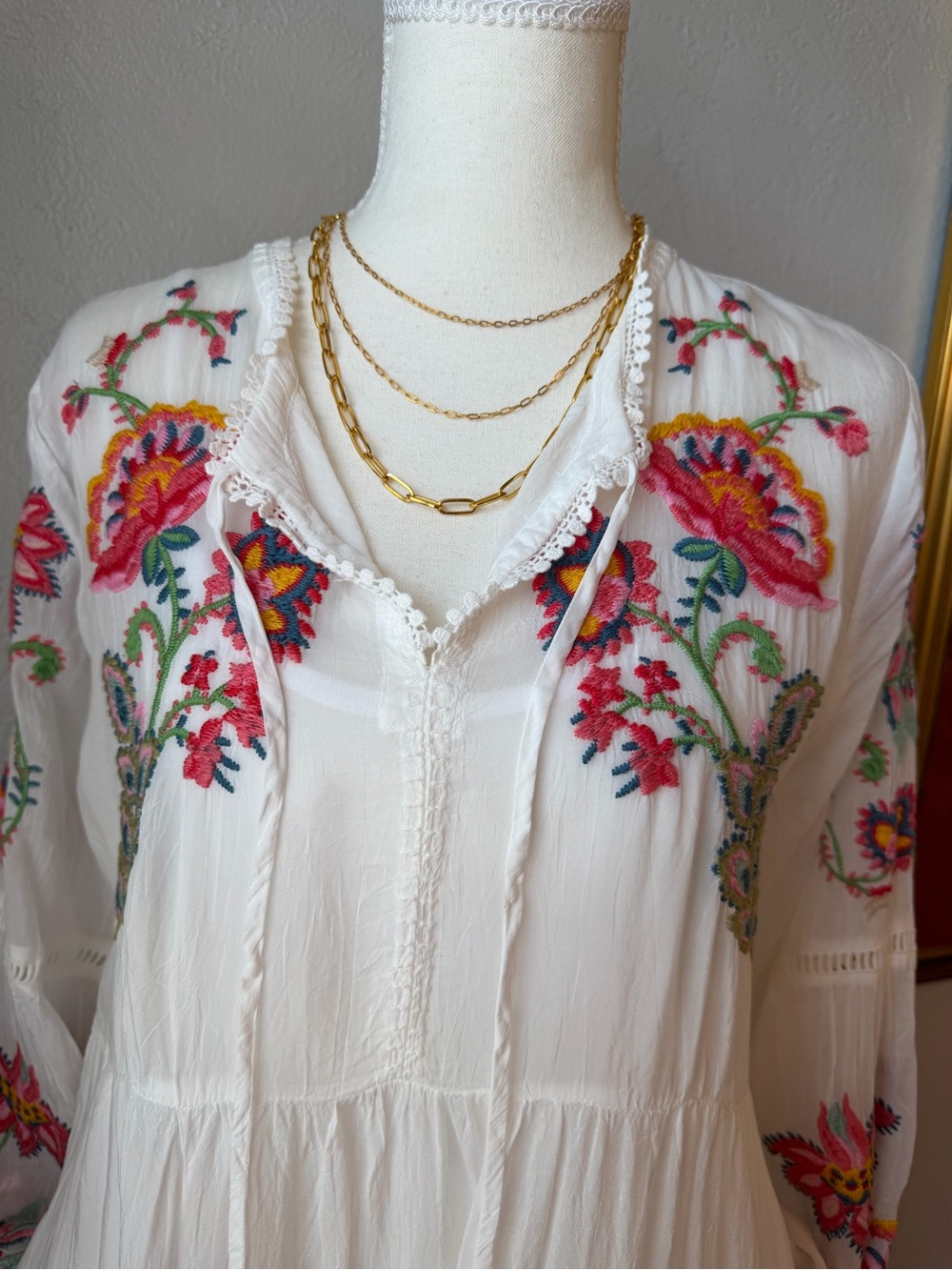 NWT. Johnny Was  White Embroidered Floral Boho Dress Size Small - Picture 2 of 15